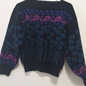 Women’s vintage 1980’s wool Halston III chunky sweater. Size Medium.